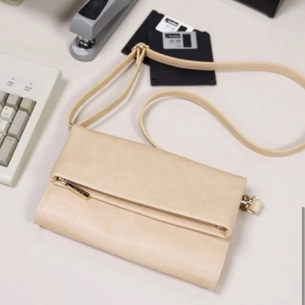 Béis Crossbody Wallet Travel Purse/Clutch - Picture 2 of 14